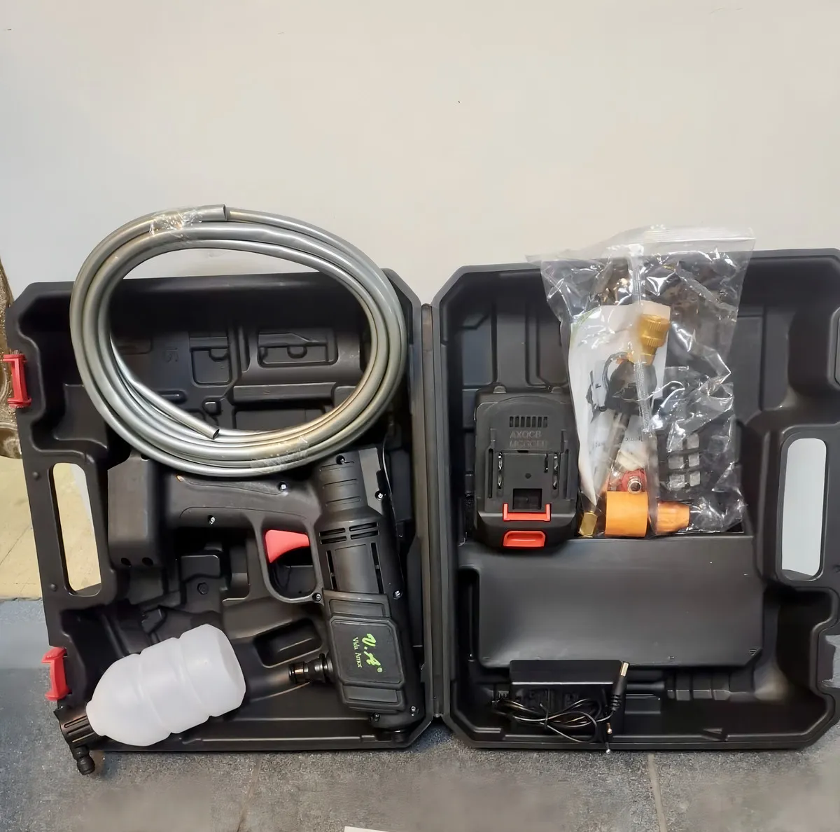 Hidrolavadora Inalambrica Portatil Con 2 Baterias 30 bar Negro 50 Hz / 60 Hz - Imagen 3